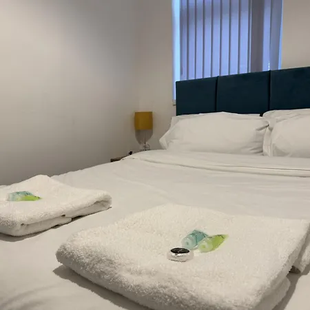 Rooms Near Me - Travellers & Couples Choice! Apartment Smart Tv Parking Sofa Bed Halesowen Exterior photo
