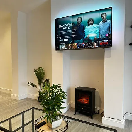 Rooms Near Me - Travellers & Couples Choice! Apartment Smart Tv Parking Sofa Bed Halesowen Exterior photo