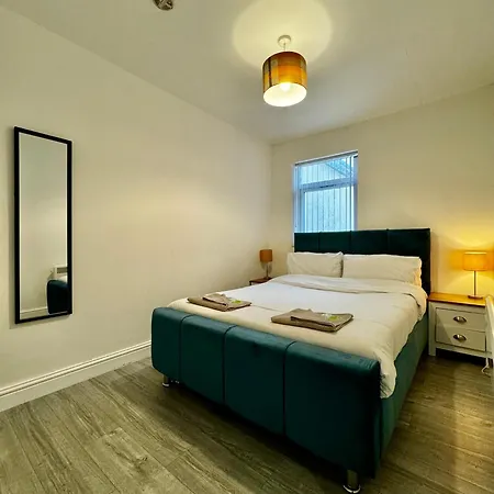 Rooms Near Me - Travellers & Couples Choice! Apartment Smart Tv Parking Sofa Bed Halesowen Exterior photo