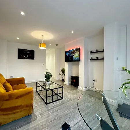 Rooms Near Me - Travellers & Couples Choice! Apartment Smart Tv Parking Sofa Bed Halesowen Exterior photo