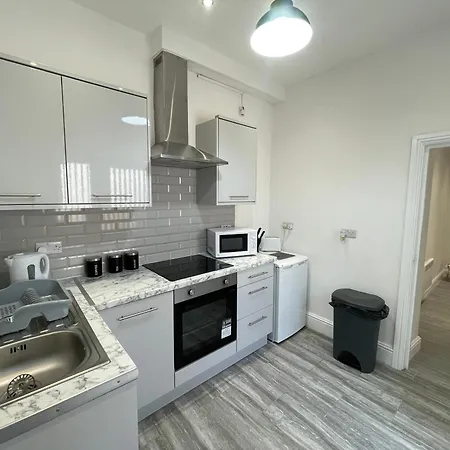Rooms Near Me - Travellers & Couples Choice! Apartment Smart Tv Parking Sofa Bed Halesowen Exterior photo