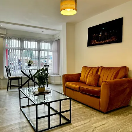 Rooms Near Me - Travellers & Couples Choice! Apartment Smart Tv Parking Sofa Bed Halesowen Exterior photo