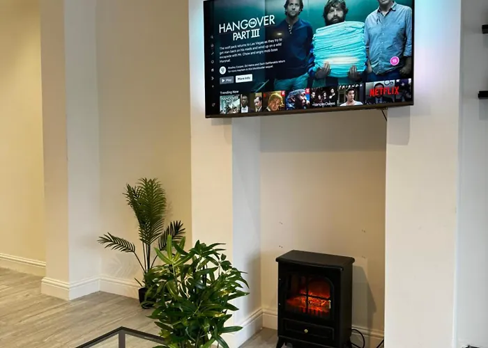 Rooms Near Me - Travellers & Couples Choice! Apartment Smart Tv Parking Sofa Bed